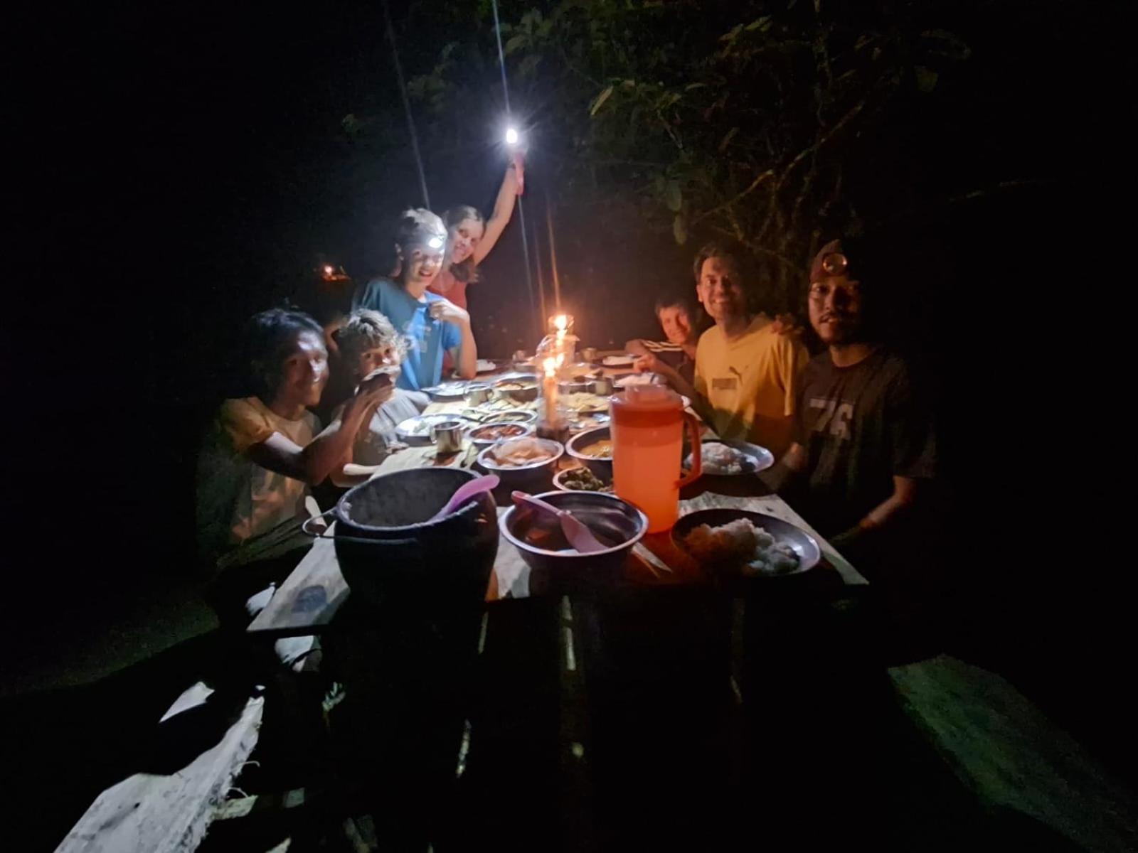 Magpie resto dan homestay Bukit Lawang Extérieur photo